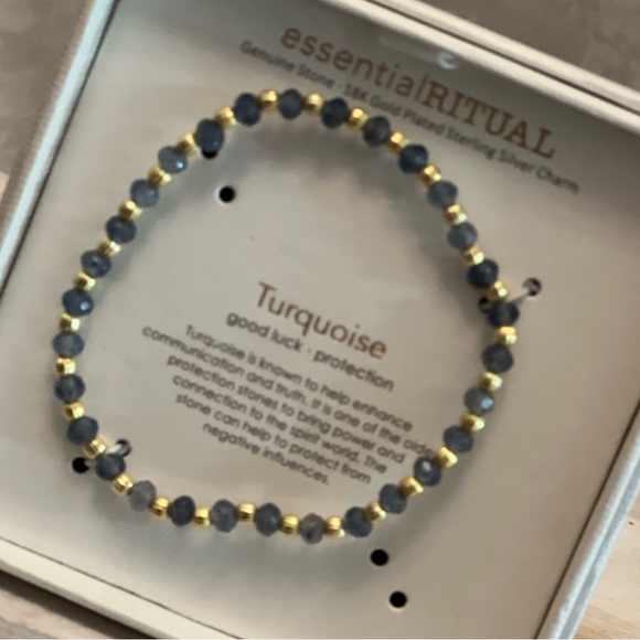 Essential Ritual Turquoise Bracelet - Picture 2 of 3